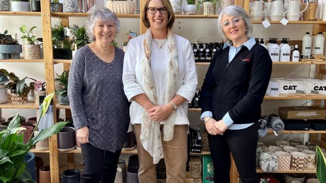 We’re Knot Crazy owner Betti Los, Ararat Rural City Council Mayor Jo Armstrong, and Maria Whitford (GABN) in support of the ‘Putting Local Business First’ campaign 