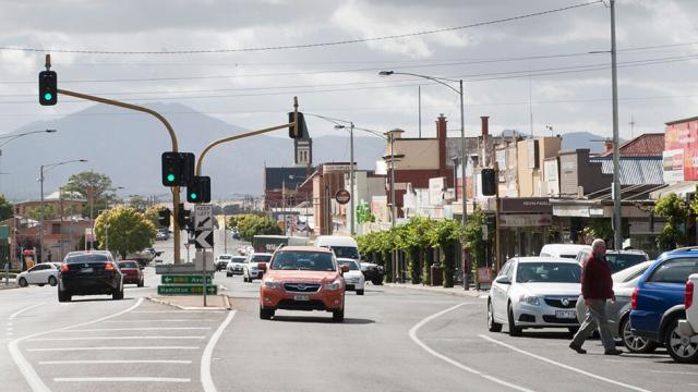 Barkly street in Ararat with Mt Langhi Ghiran in the background