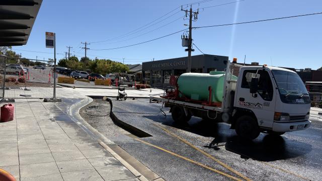 Wombat crossing high st