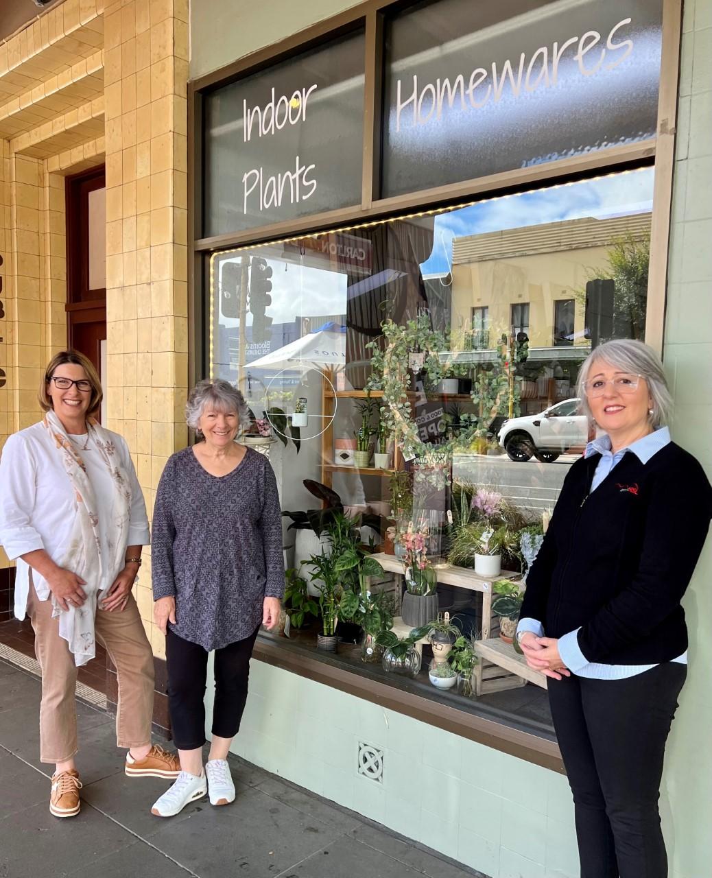 We’re Knot Crazy owner Betti Los, Ararat Rural City Council Mayor Jo Armstrong, and Maria Whitford (GABN) in support of the ‘Putting Local Business First’ campaign
